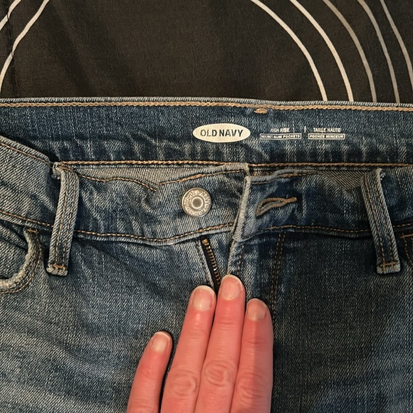 Old Navy High Waisted Jean Shorts - Picture 3 of 4